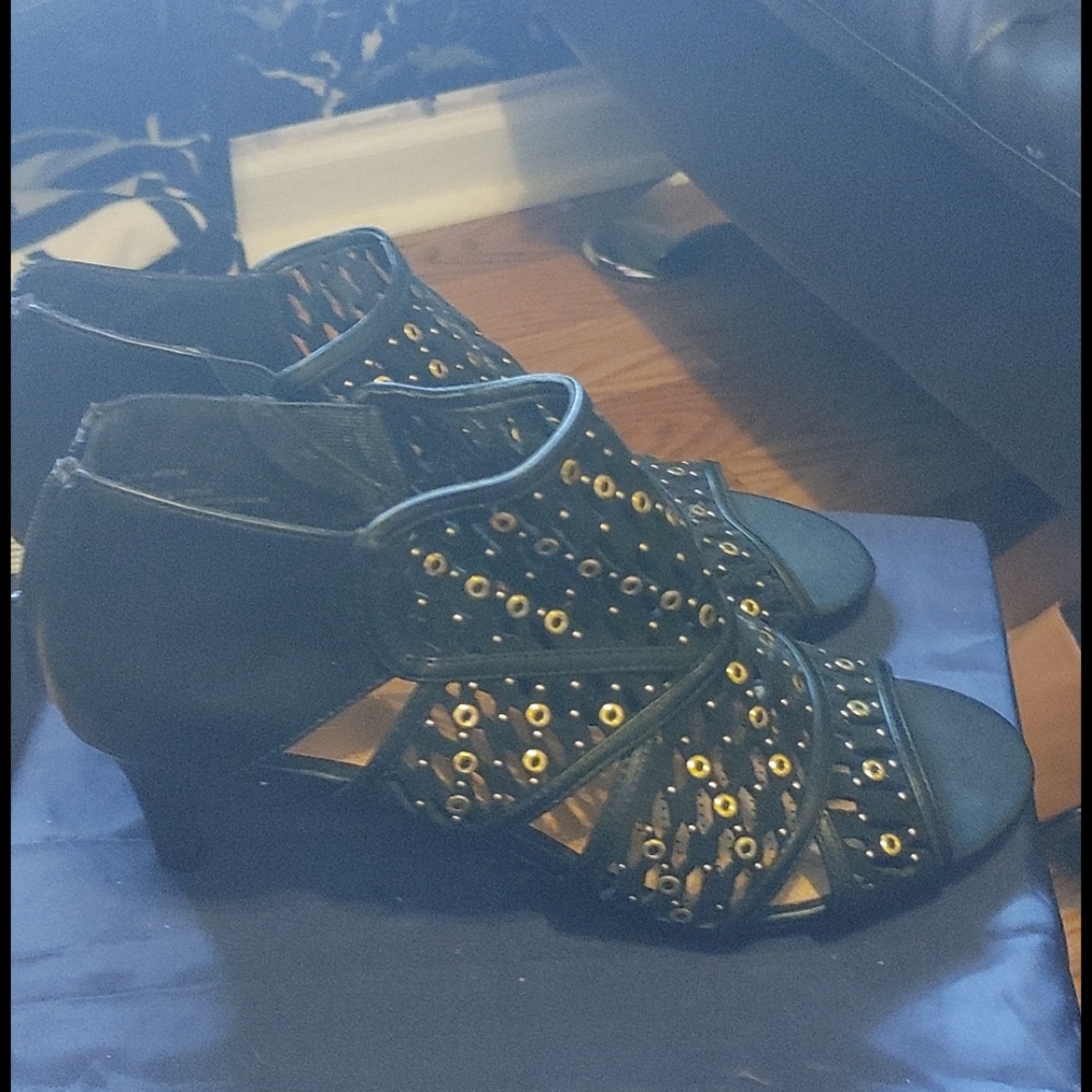 Shoes - Picture 2 of 3
